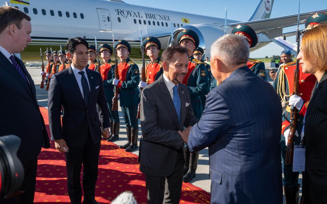 Kebawah Duli Yang Maha Mulia Paduka Seri Baginda Sultan dan Yang Di-Pertuan Negara Brunei Darussalam Berangkat Tiba Di Kazan, Persekutuan Rusia