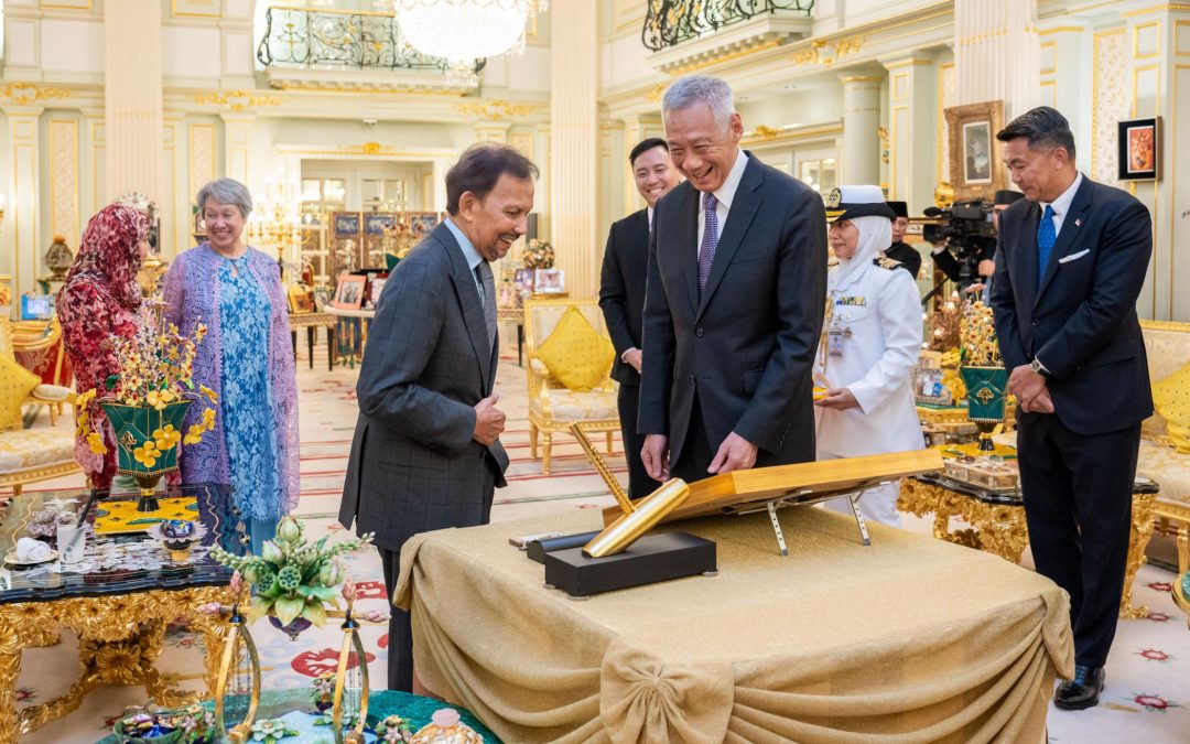 KDYMM dan KDYMM Raja Isteri berkenan menerima mengadap Menteri Kanan Republik Singapura