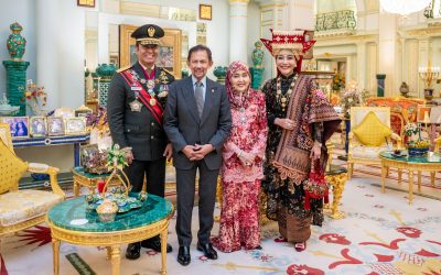 KDYMM dan KDYMM Raja Isteri berkenan menerima mengadap Yang Terhormat (Purn.) Dato Paduka Seri Muhammad Andika Perkasa bersama isteri