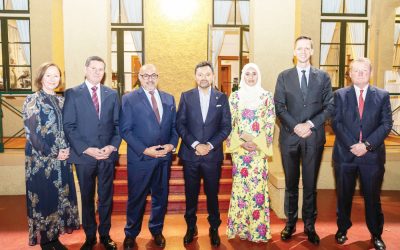 Berkenan berangkat ke Majlis Santap Malam