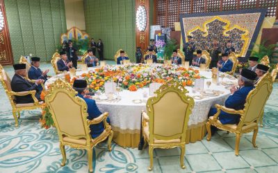 Berkenan berangkat ke Majlis Persantapan Rasmi